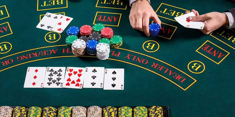 Người chơi cần nắm rõ các hand bài mạnh để có thể làm chủ cách chơi Poker 