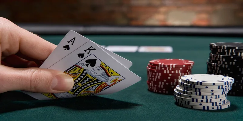 Poker là một trò chơi đòi hỏi sự khéo léo cũng như khả năng phân tích tình huống sắc bén